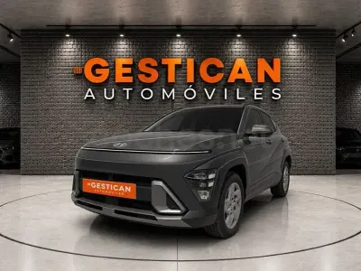 Usado Hyundai Kona 120 CV (88 kW) 2024 Gris / plata SUV