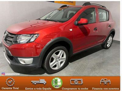Usado Dacia Sandero Stepway 90 CV (66 kW) 2014 Granate Utilitario