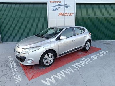 Usado Renault Mégane Dynamique 105 CV (77 kW) 2010 Gris / plata Berlina