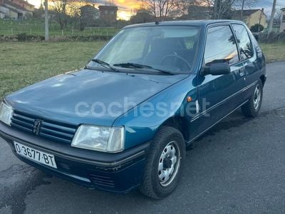 Usado Peugeot 205 60 CV (44 kW) 1996 Verde Utilitario