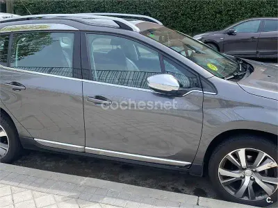 Usado Peugeot 2008 Active 92 CV (67 kW) 2015 Gris / plata SUV