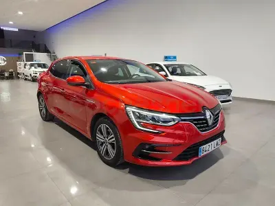 Usado Renault Mégane II Zen 115 CV (84 kW) 2021 Rojo Berlina