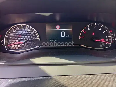 Usado Peugeot 208 Active 75 CV (55 kW) 2024 Gris / plata Utilitario