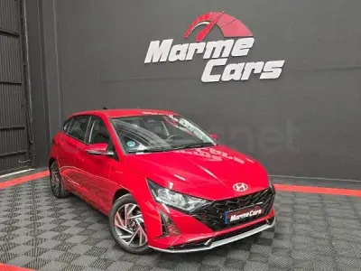 Usado Hyundai i20 100 CV (73 kW) 2024 Granate Utilitario
