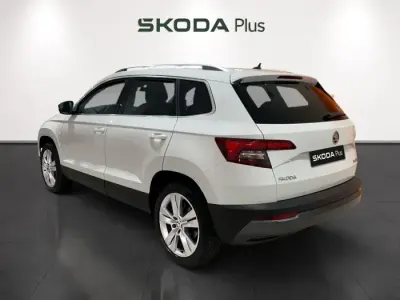 Usado Skoda Karoq Ambition 150 CV (110 kW) 2021 Blanco SUV