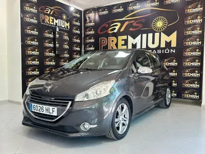Usado Peugeot 208 Allure 92 CV (67 kW) 2012 Gris / plata Utilitario