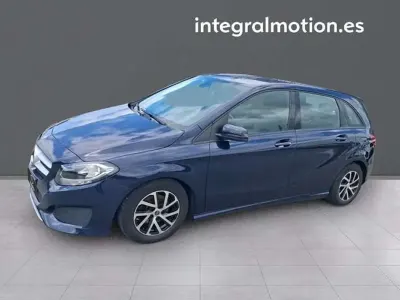 Usado Mercedes B180 109 CV (80 kW) 2018 Negro Utilitario