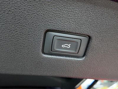 Azul Usado 2023 Audi Q8 S-Line SUV | 56.990 €