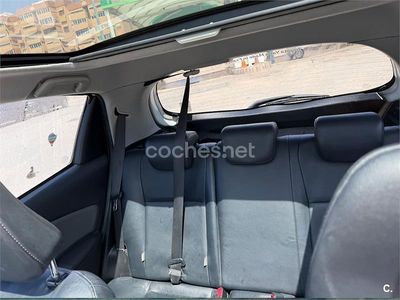 Usado Toyota Yaris Hybrid Active 100 CV (73 kW) 2017 Blanco Berlina