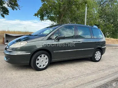 Usado Peugeot 807 Premium 136 CV (100 kW) 2009 Verde Monovolumen