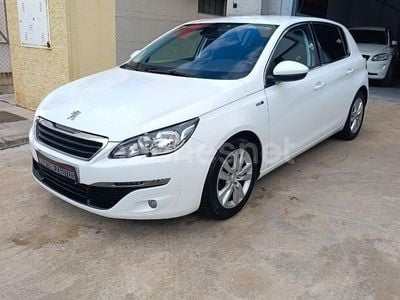 Usado Peugeot 308 Active 100 CV (73 kW) 2015 Blanco Berlina