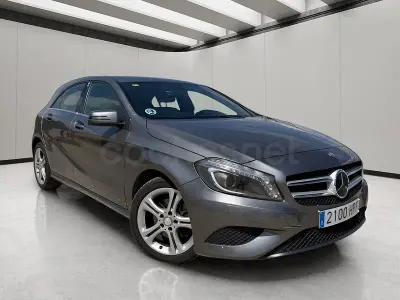Usado Mercedes A200 Urban 136 CV (100 kW) 2013 Gris / plata Utilitario