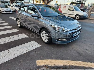Gris / plata Usado 2017 Hyundai i20 Berlina | 9500 € (Precio justo)