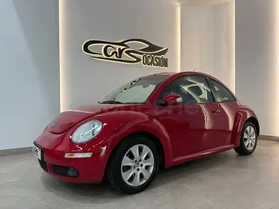 Begagnad VW New Beetle 105 HK (77 kW) 2009 Röd Halvkombi