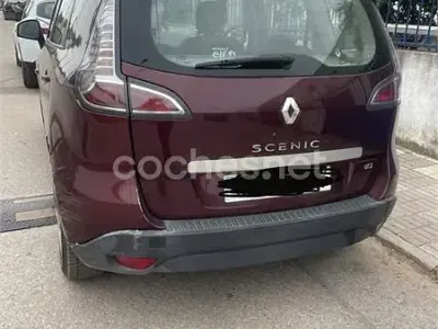 Begagnad Renault Scénic III 95 HK (69 kW) 2015 Röd Minibuss
