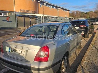 Usado Hyundai Elantra GLS 107 CV (78 kW) 2005 Gris / plata Berlina