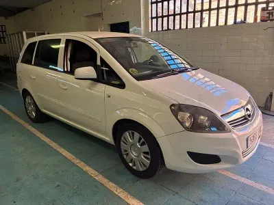 Usado Opel Zafira Essentia 110 CV (80 kW) 2009 Blanco Monovolumen