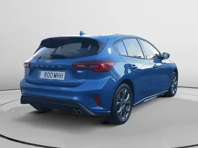 Używany Ford Focus ST-Line 125 KM (91 kW) 2023 Niebieski Sedan/Limuzyna