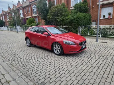 Usado Volvo V40 Momentum 115 CV (84 kW) 2015 Rojo Berlina