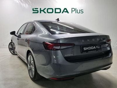 Gris Usado 2024 Skoda Superb Selection Berlina | 34.900 € (Un poco caro)