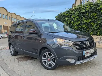 Usado Dacia Lodgy 102 HP (75 kW) 2019 Cinzento Monovolume