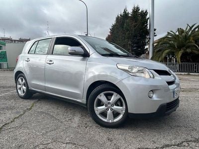 Usado Toyota Urban Cruiser Active 90 CV (66 kW) 2010 Gris / plata Utilitario