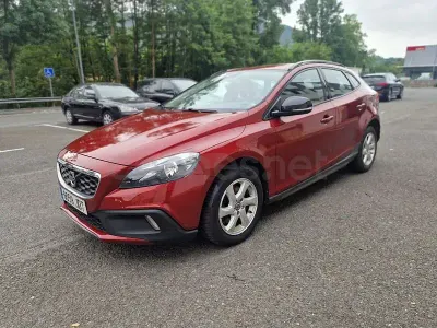 Usado Volvo V40 CC Kinetic 115 CV (84 kW) 2015 Granate Familiar