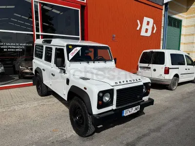 Usado Land Rover Defender 122 CV (89 kW) 2016 Blanco Familiar