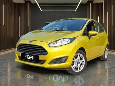 Usado Ford Fiesta Trend 82 CV (60 kW) 2014 Amarillo Utilitario