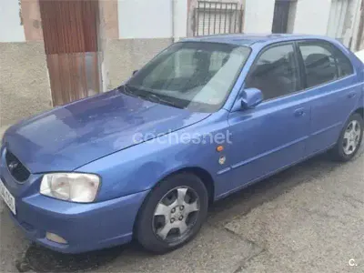 Usado Hyundai Accent GLS 102 CV (75 kW) 2003 Azul Berlina