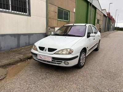 Begagnad Renault Mégane II Expression 120 HK (88 kW) 2003 Vit Halvkombi