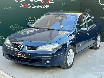 Usado Renault Laguna II Authentique 110 CV (80 kW) 2006 Azul Berlina