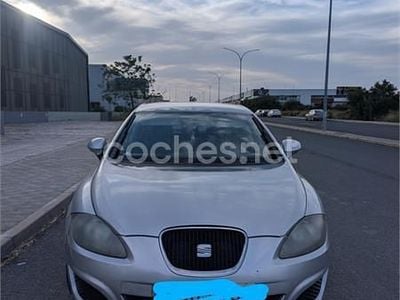Usado Seat Leon Reference 90 CV (66 kW) 2011 Gris / plata Utilitario