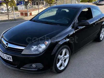Usado Opel Astra GTC Sport 120 CV (88 kW) 2006 Negro Berlina
