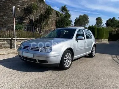Usado VW Golf IV Highline 105 CV (77 kW) 2003 Gris / plata Berlina