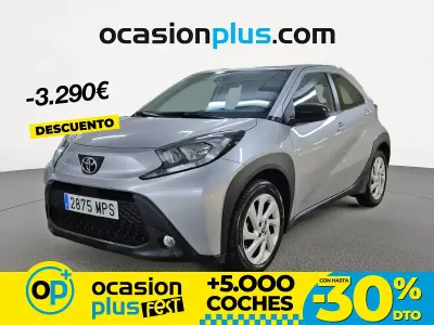 Begagnad Toyota Aygo X Play 72 HK (52 kW) 2024 Grå SUV