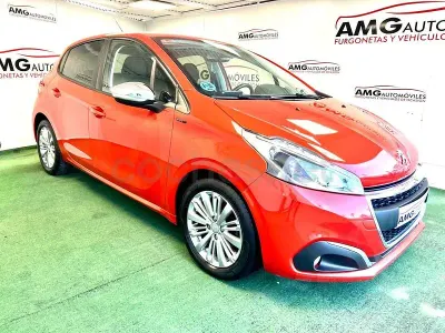 Usado Peugeot 208 Active 99 CV (72 kW) 2019 Naranja Utilitario