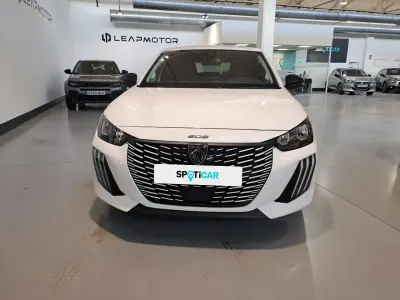 Usado Peugeot 208 Allure 110 CV (80 kW) 2024 Blanco Utilitario