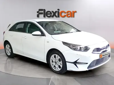 Usado Kia Ceed 136 CV (100 kW) 2023 Blanco Utilitario
