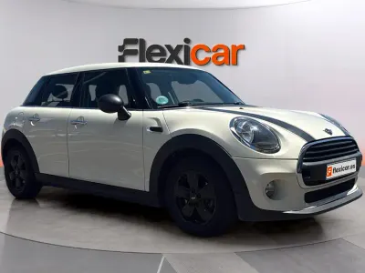 Usado Mini ONE 102 CV (75 kW) 2018 Beige Utilitario