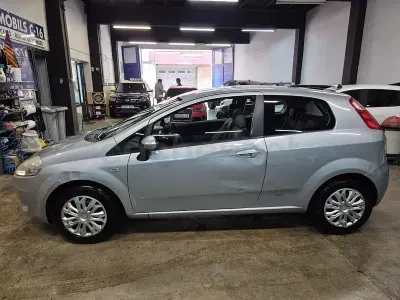 Usado Fiat Punto Dynamic 70 CV (51 kW) 2006 Gris / plata Utilitario