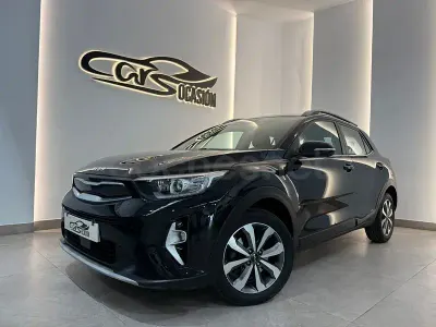 Usado Kia Stonic 84 CV (61 kW) 2022 Negro SUV