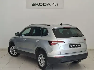Usado Skoda Karoq Ambition 150 CV (110 kW) 2022 Gris / plata SUV