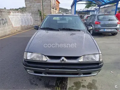 Usado Renault R9 93 CV (68 kW) 1994 Gris / plata Berlina