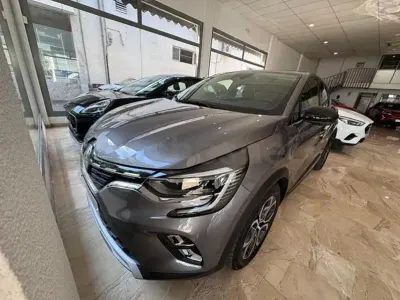 Usado Renault Captur Techno 145 CV (106 kW) 2024 Gris / plata SUV