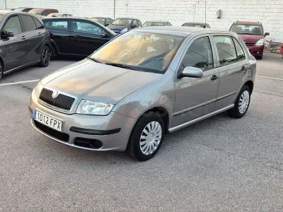 Usado Skoda Fabia 64 CV (47 kW) 2007 Gris / plata Berlina