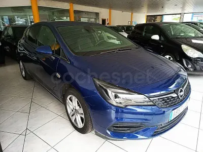 Usado Opel Astra 110 CV (80 kW) 2020 Azul Berlina
