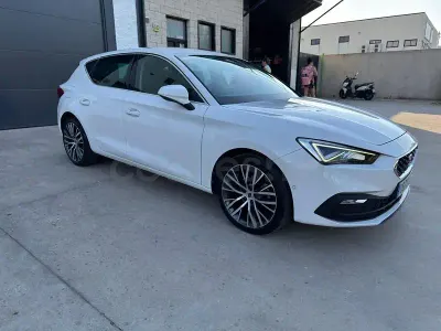 Usado Seat Leon XCELLENCE 150 CV (110 kW) 2021 Blanco Berlina
