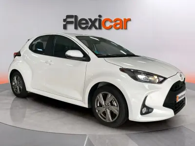 Usado Toyota Yaris Hybrid Active 116 CV (85 kW) 2025 Blanco Berlina