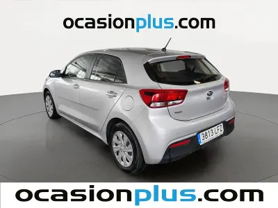 Usado Kia Rio 84 CV (61 kW) 2020 Gris